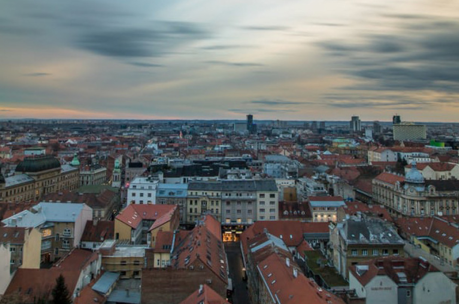 PO ZEMĚTŘESENÍ JE V ZÁHŘEBU POŠKOZENO 25 TISÍC BUDOV. S OPRAVOU POMÁHAJÍ I ČEŠI.